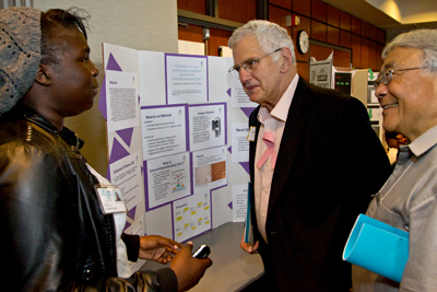 Bruce Alberts and Vice Chancellor Keith Yamamoto review a student's work.