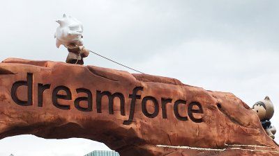 Dreamforce_2017_entrance.jpg