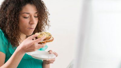 woman-eating-bagel-food-stress.jpg
