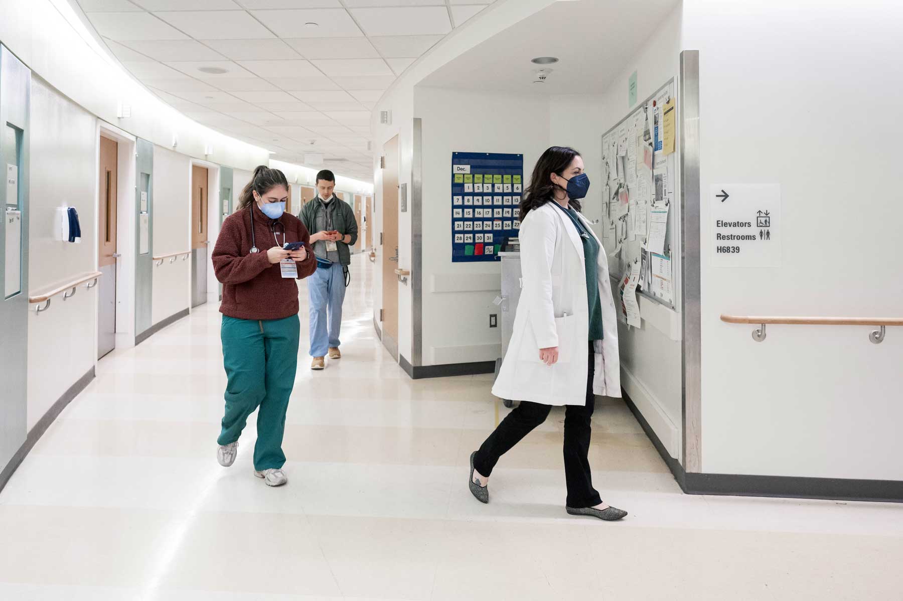 Larissa Thomas makes rounds with medical residents.