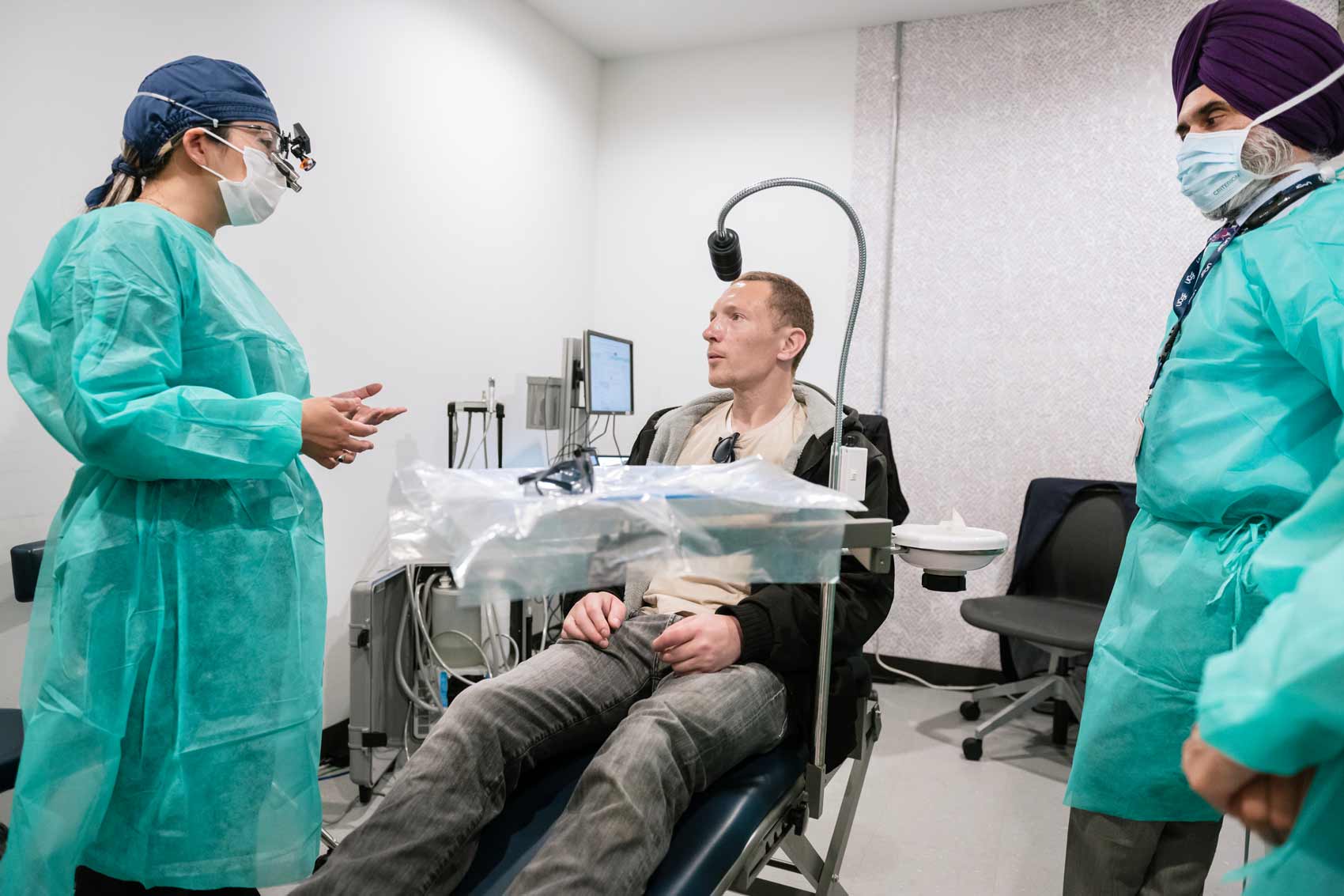 A patient converses with two dentsits at Citywide Dental.
