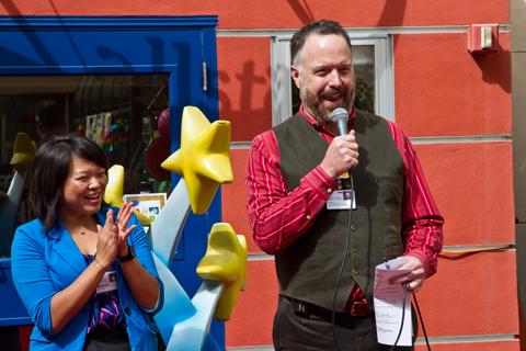 Suzanne Yau, director of the art therapy program at UCSF Benioff Children’s Hospital, and Michael Towne, UCSF Child Life Services manager, kick off the third annual Art Day