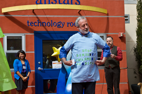 Tim Kelley, MD, UCSF co-director of the Pediatric Hospitalist Program, strikes a pose before his walk down the catwalk in his UCSF Benioff Children’s Hospital-inspired hospital gown