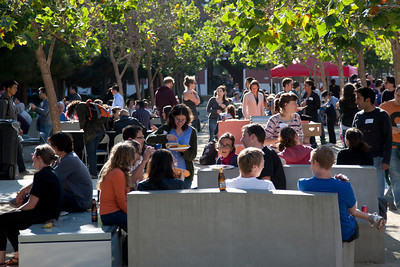 Graduate Division students enjoy a 2012 back-to-school barbecue in Koret Quad.