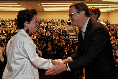 New medical student Yakira Teitel receives a greeting from Dean Sam Hawgood