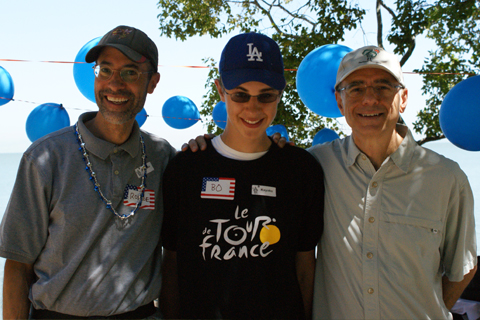 From left: Rosco Dumas; Bo Dumas, a liver and kidney transplant recipient; and Anthony Portale, MD, UCSF chief of pediatric nephrology and medical director of the pediatric kidney transplant program. 