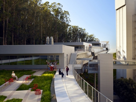 exterior of the Eli and Edythe Broad Center of Regeneration Medicine and Stem Cell Research at UCSF