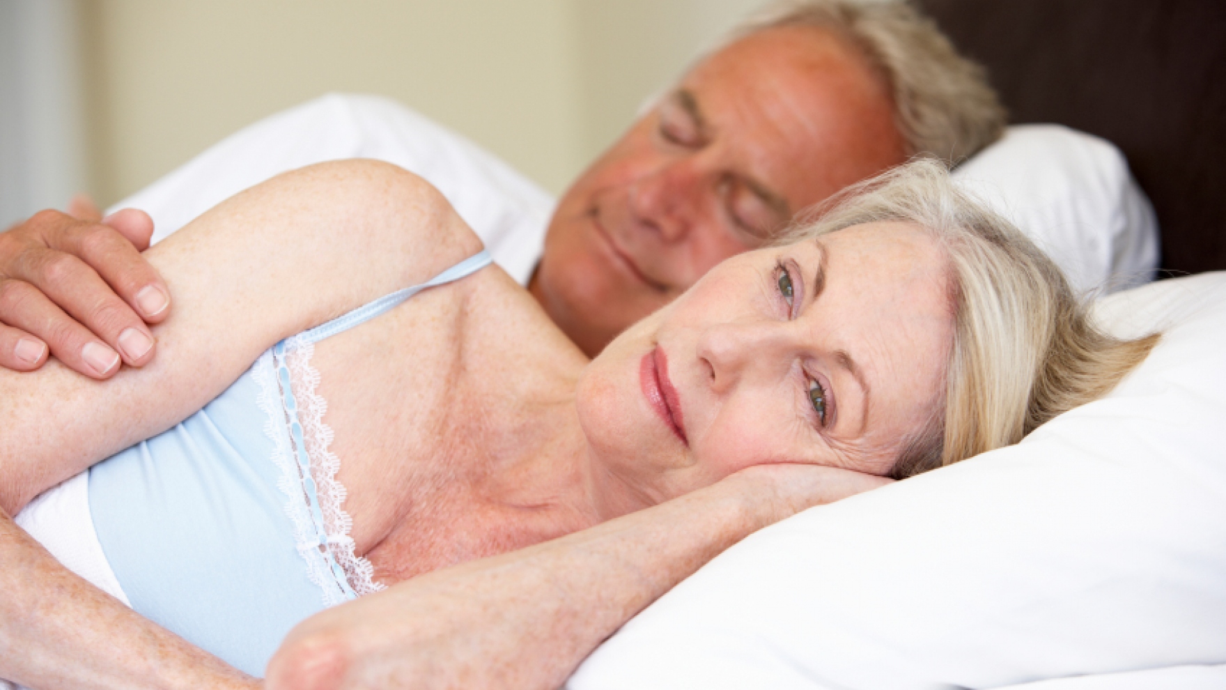 Палец трахается с пожилой кончают средину