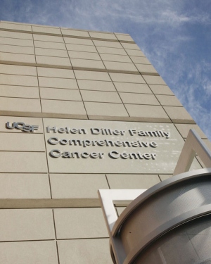 Exterior shot of Helen Diller Comprehensive Cancer Center at the UCSF Mount Zion campus