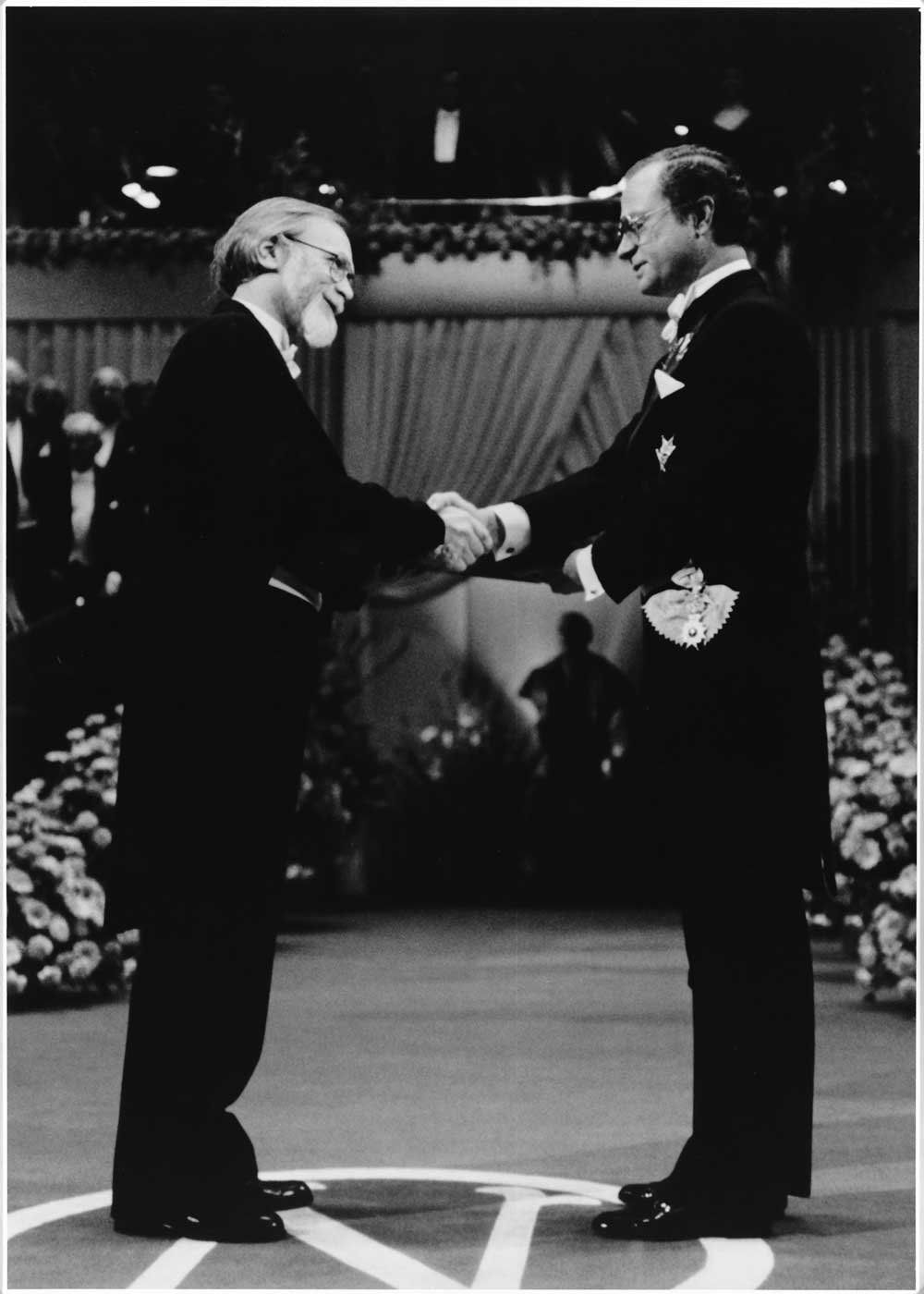 J. Michael Bishop and Harold Varmus accept their Nobel Prize in 1989.