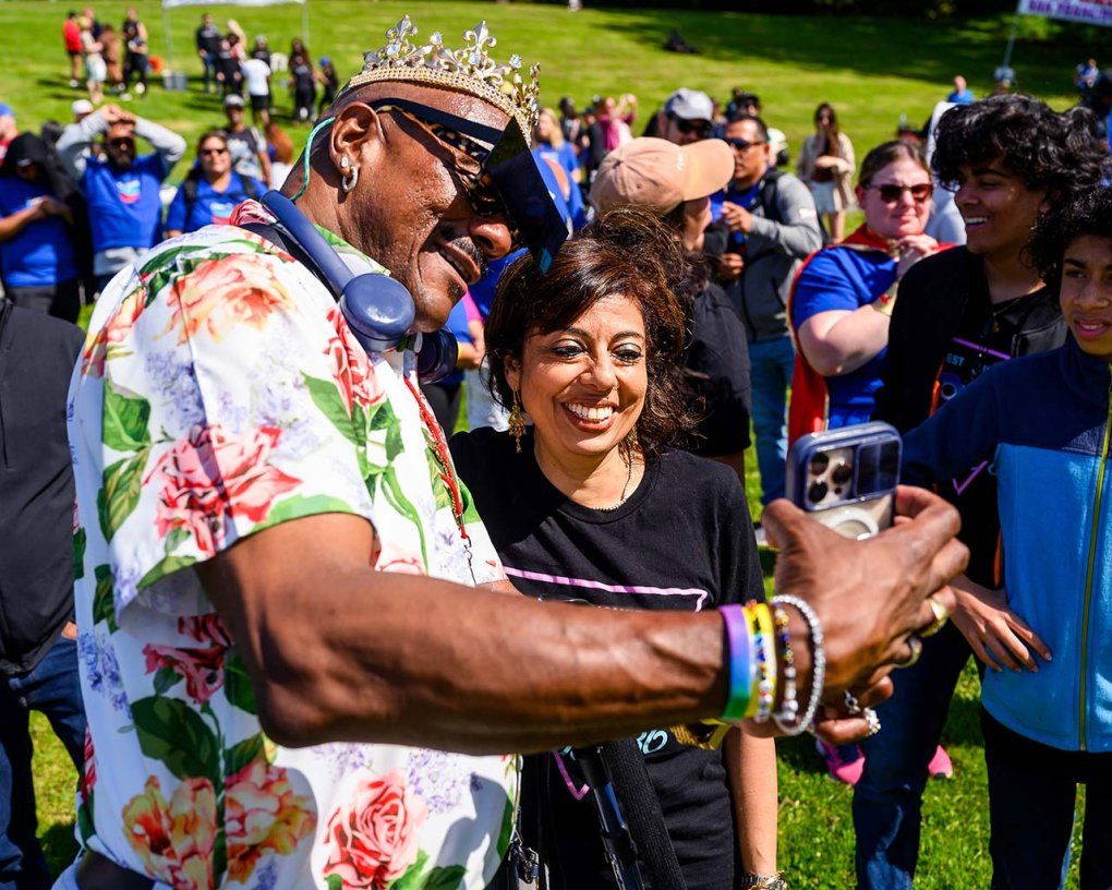 Monica Gandhi smiles as she poses for a selfie with a Ward 86 patient.