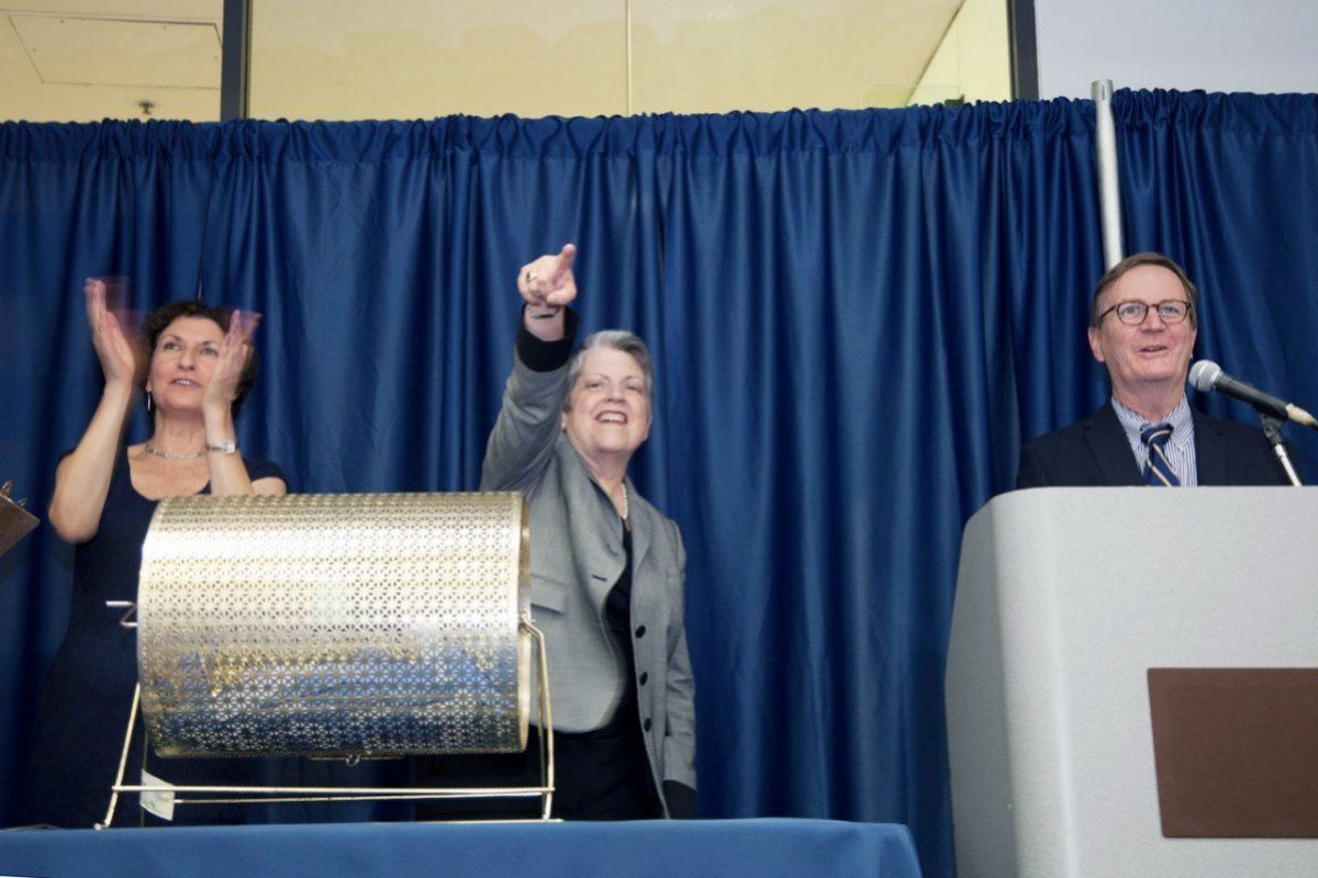 Chancellor Sam Hawgood calls out raffle winners