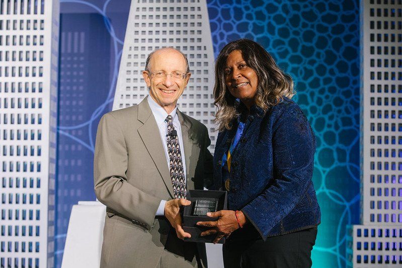 Dan Lowenstein presents the Alumni Humanitarian Service Award to Cornelia Davis.