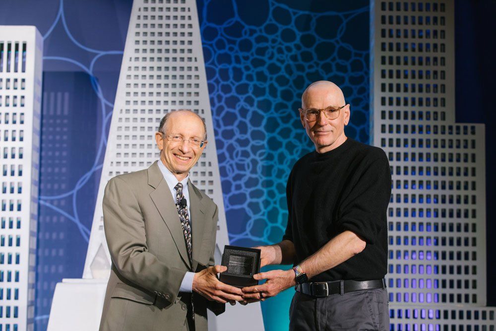 Dan Lowenstein (left) presents the Alumni Philanthropic Award to Roland Zepf (right)