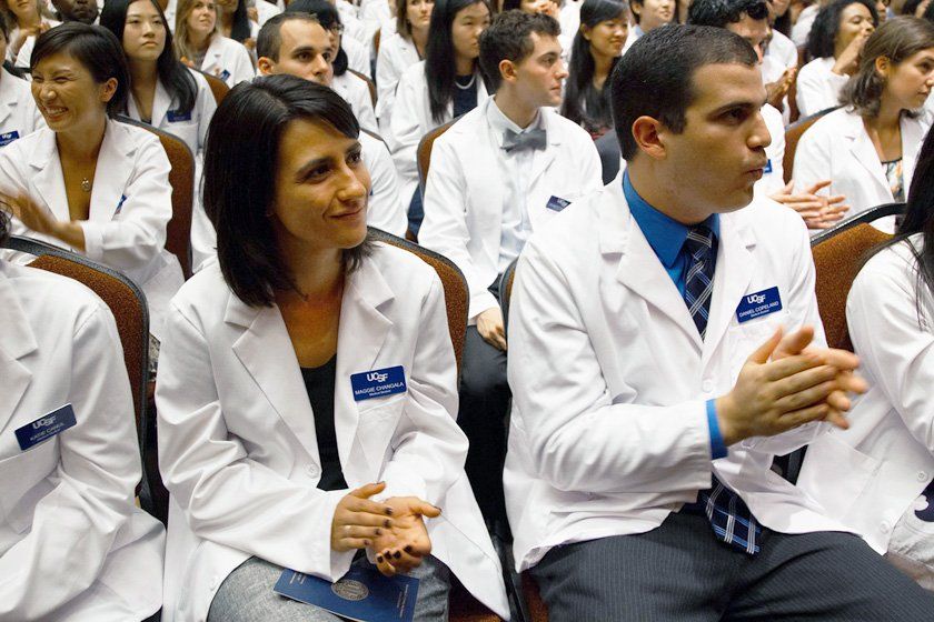 student applaud during the White Coat ceremony