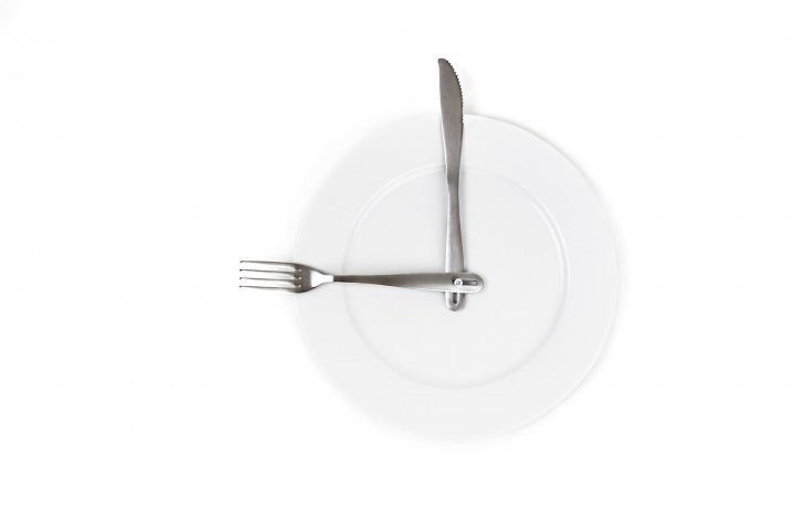 plate with fork and knife to make look like a clock