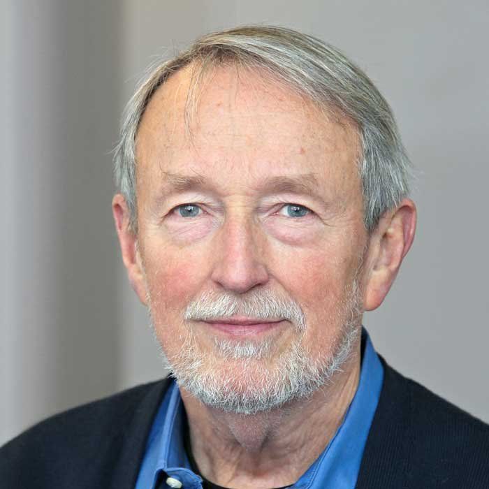 A headshot of Henry Bourne.