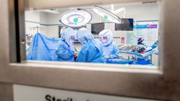Dr. Erdan Kayupov, left, performs a knee replacement in the orthopedic surgery unit of UCSF’s Mt. Zion campus