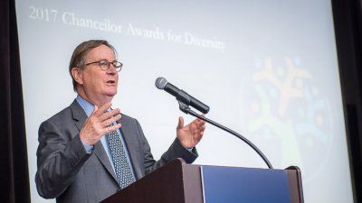 Chancellor_Hawgood_2017_Diversity_Awards.jpg