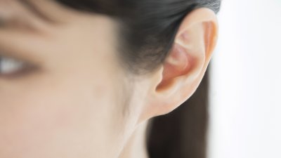 ear_hearing_woman.jpg
