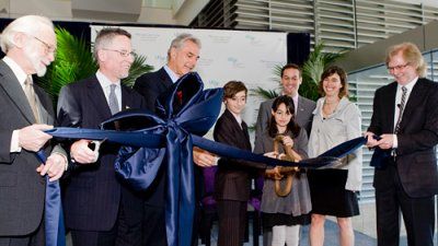 UCSF leaders do a ribbon cutting
